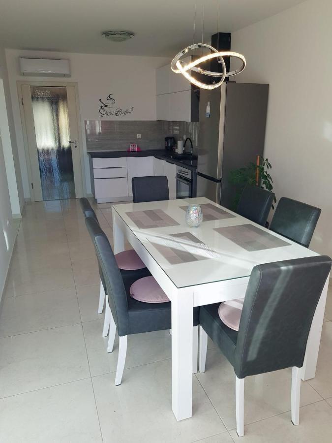 Apartman Tessa Vela Luka Exterior photo